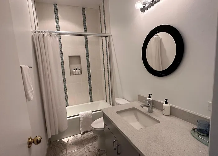 River North Hideaway With Amazing Views And Parking