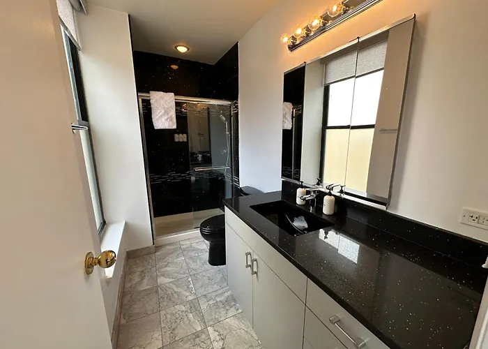 River North Hideaway With Amazing Views And Parking * Chicago