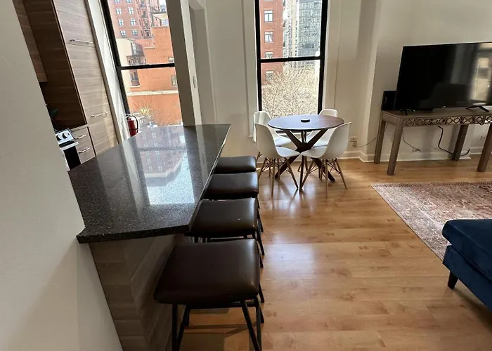 River North Hideaway With Amazing Views And Parking * Chicago