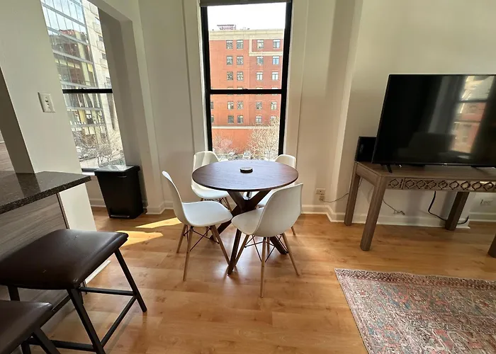 River North Hideaway With Amazing Views And Parking Сasa de vacaciones Chicago