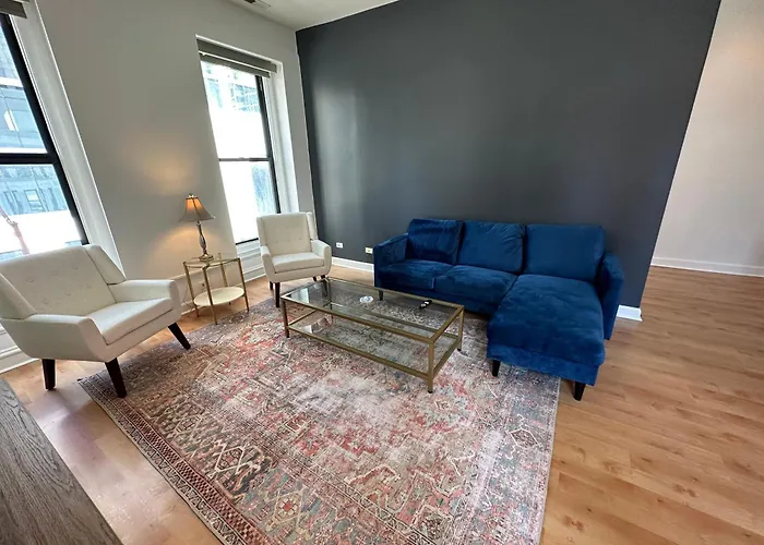 River North Hideaway With Amazing Views And Parking